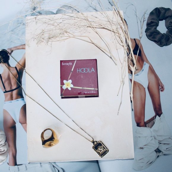 BENEFIT Hoola Matte Bronzer Powder matte powder bronzer for face - Picture 2 of 3